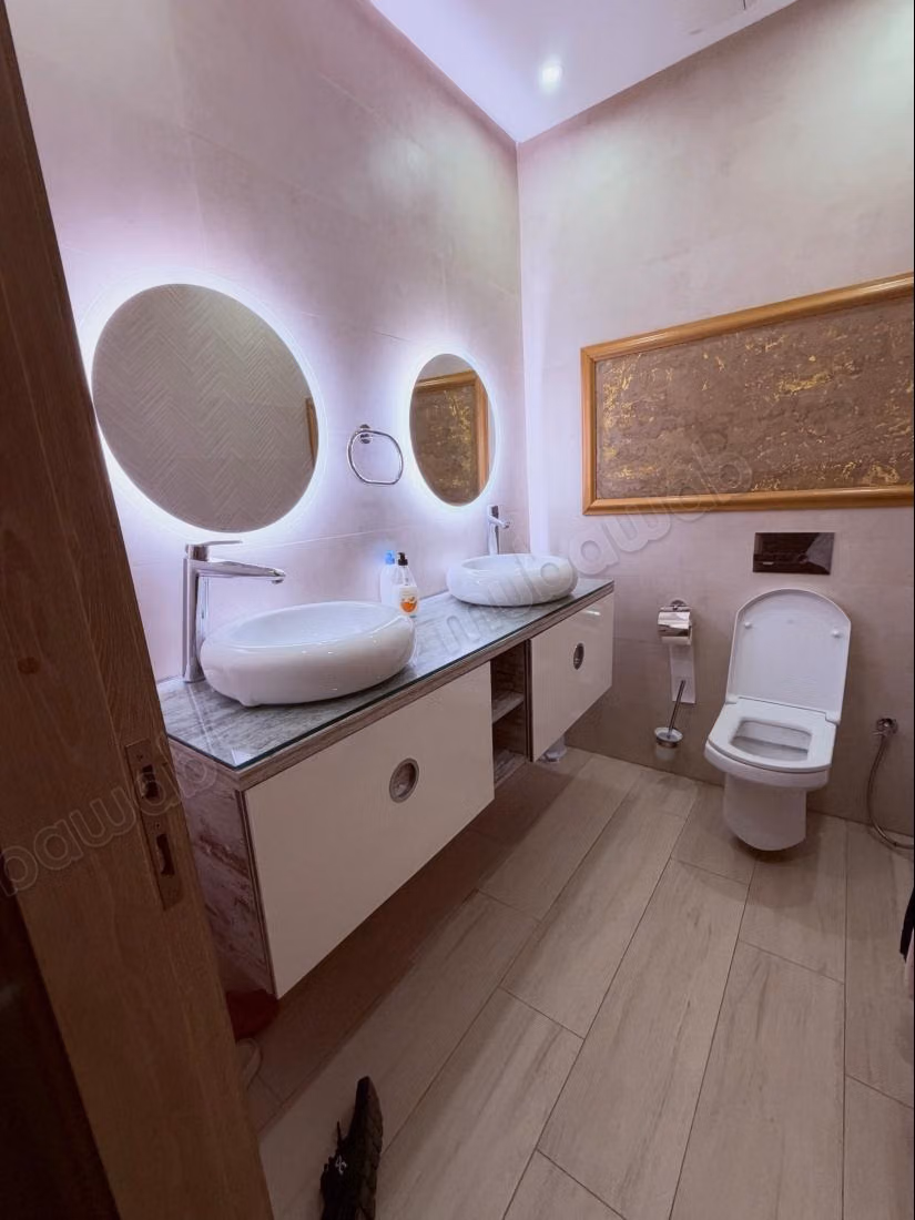 Apartment for sale in Iberia. 3 comfortable rooms. Traditional lounge and satellite dish system.