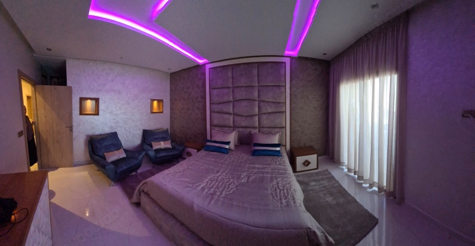 Apartment for sale in Iberia. 3 comfortable rooms. Traditional lounge and satellite dish system.