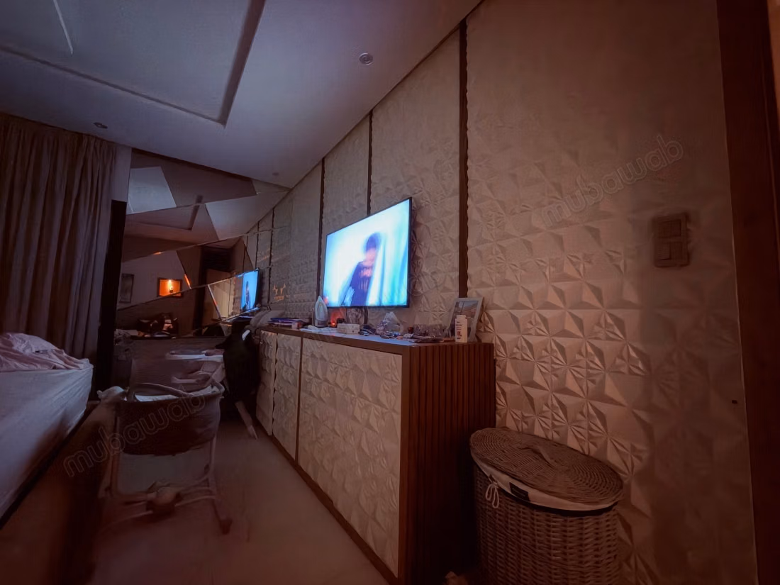 Apartment for sale in Iberia. 3 comfortable rooms. Traditional lounge and satellite dish system.