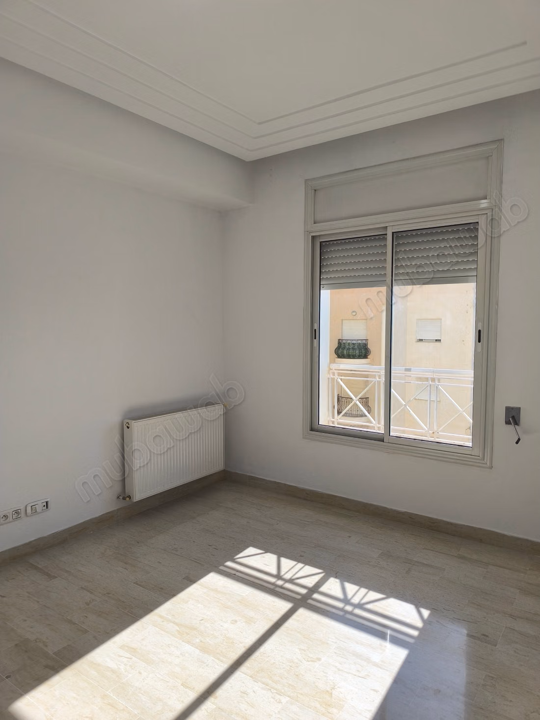 Apartment for rent in Bhar Lazreg. 2 pleasant rooms. Double glazing and central heating