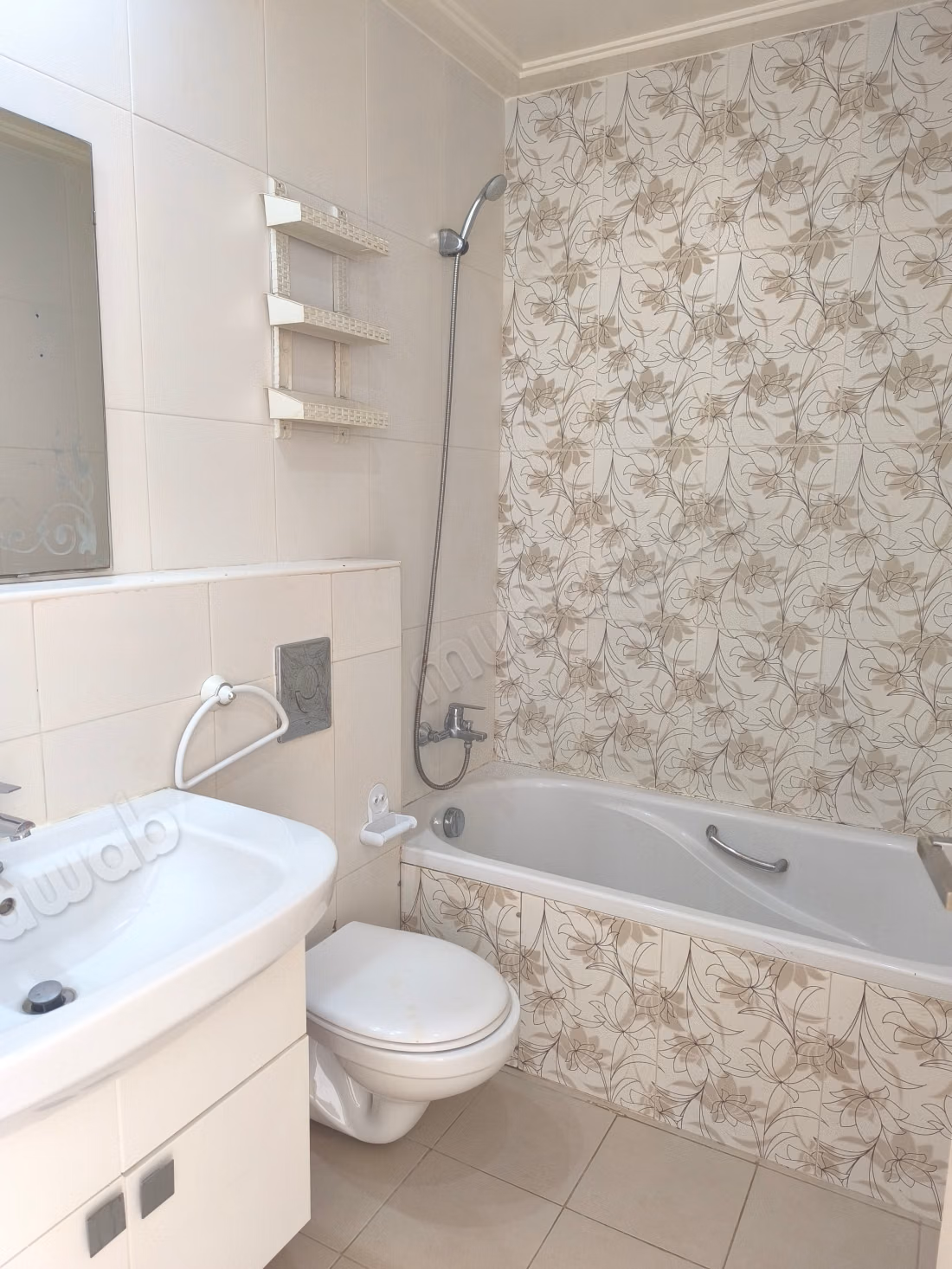 Apartment for rent in Bhar Lazreg. 2 pleasant rooms. Double glazing and central heating