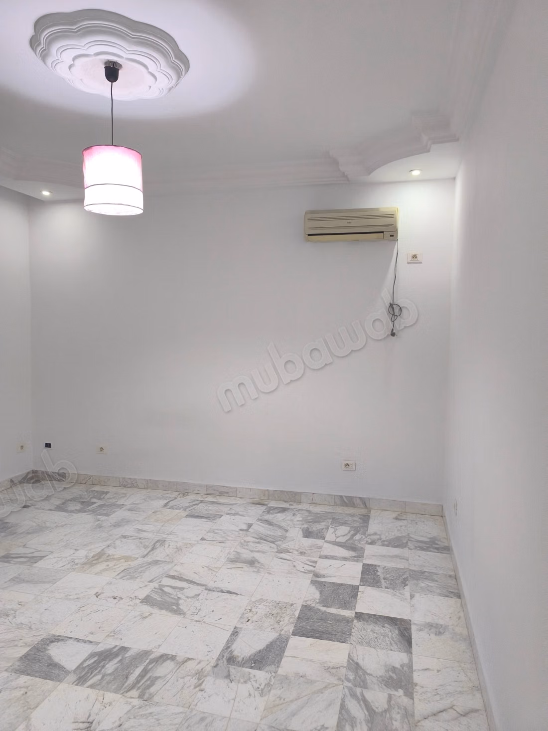 Affitto di un appartamento a La Marsa Ville. Superficie totale 120 m². Tutti i comfort con camino e aria condizionata.