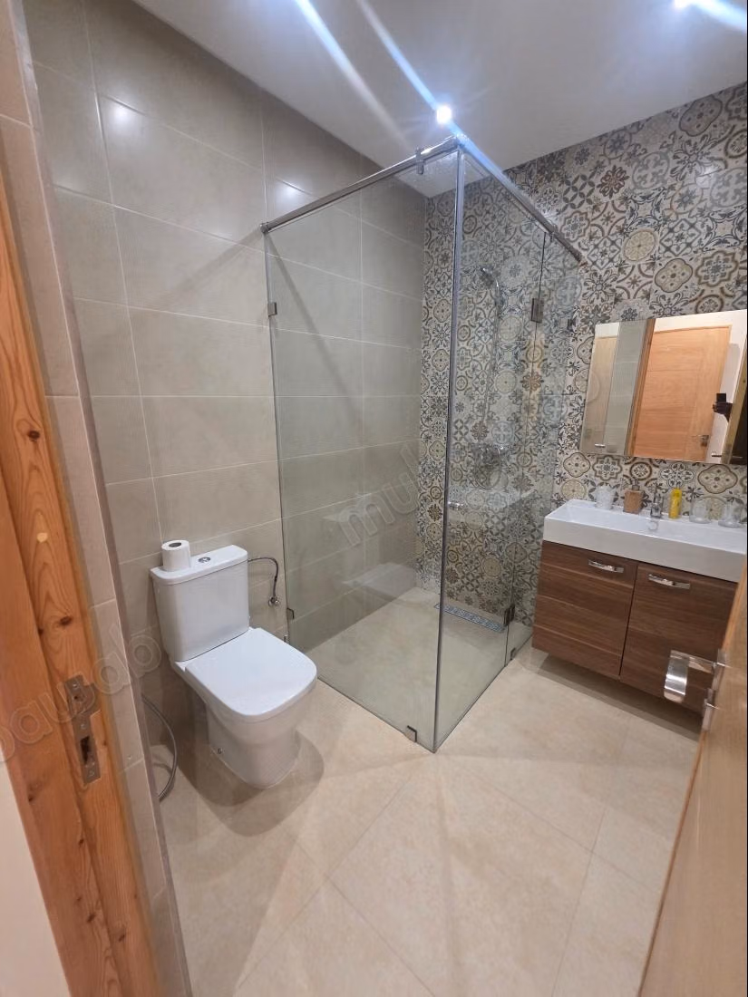 Appartement à louer à targa.
Surface de 103 m².
Bien meublé
