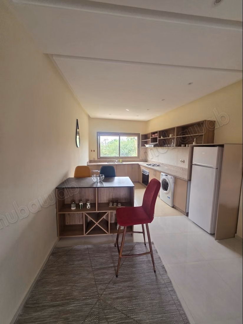 Appartement à louer à targa.
Surface de 103 m².
Bien meublé