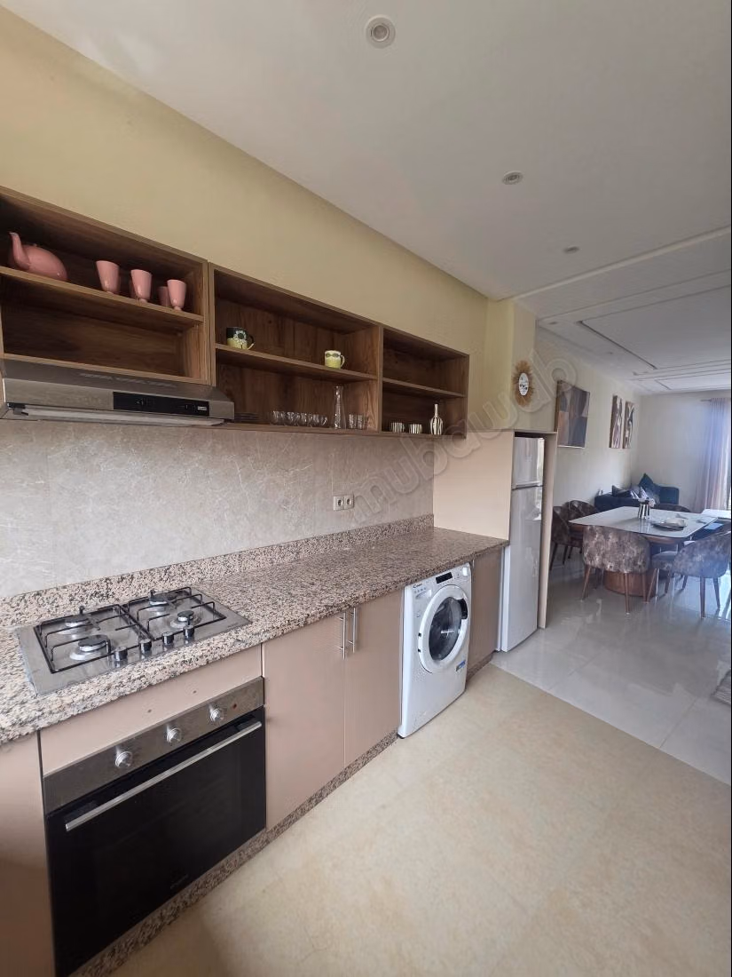 Appartement à louer à targa.
Surface de 103 m².
Bien meublé
