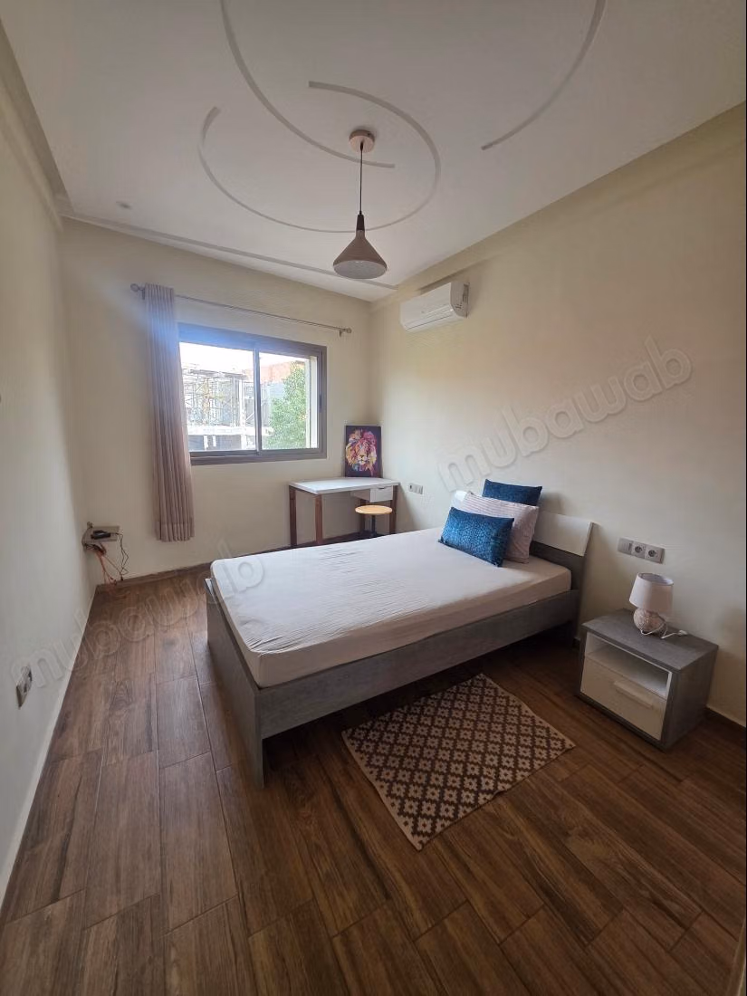 Appartement à louer à targa.
Surface de 103 m².
Bien meublé