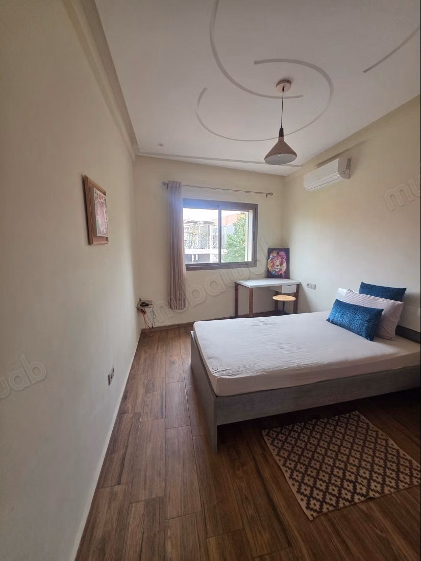 Appartement à louer à targa.
Surface de 103 m².
Bien meublé