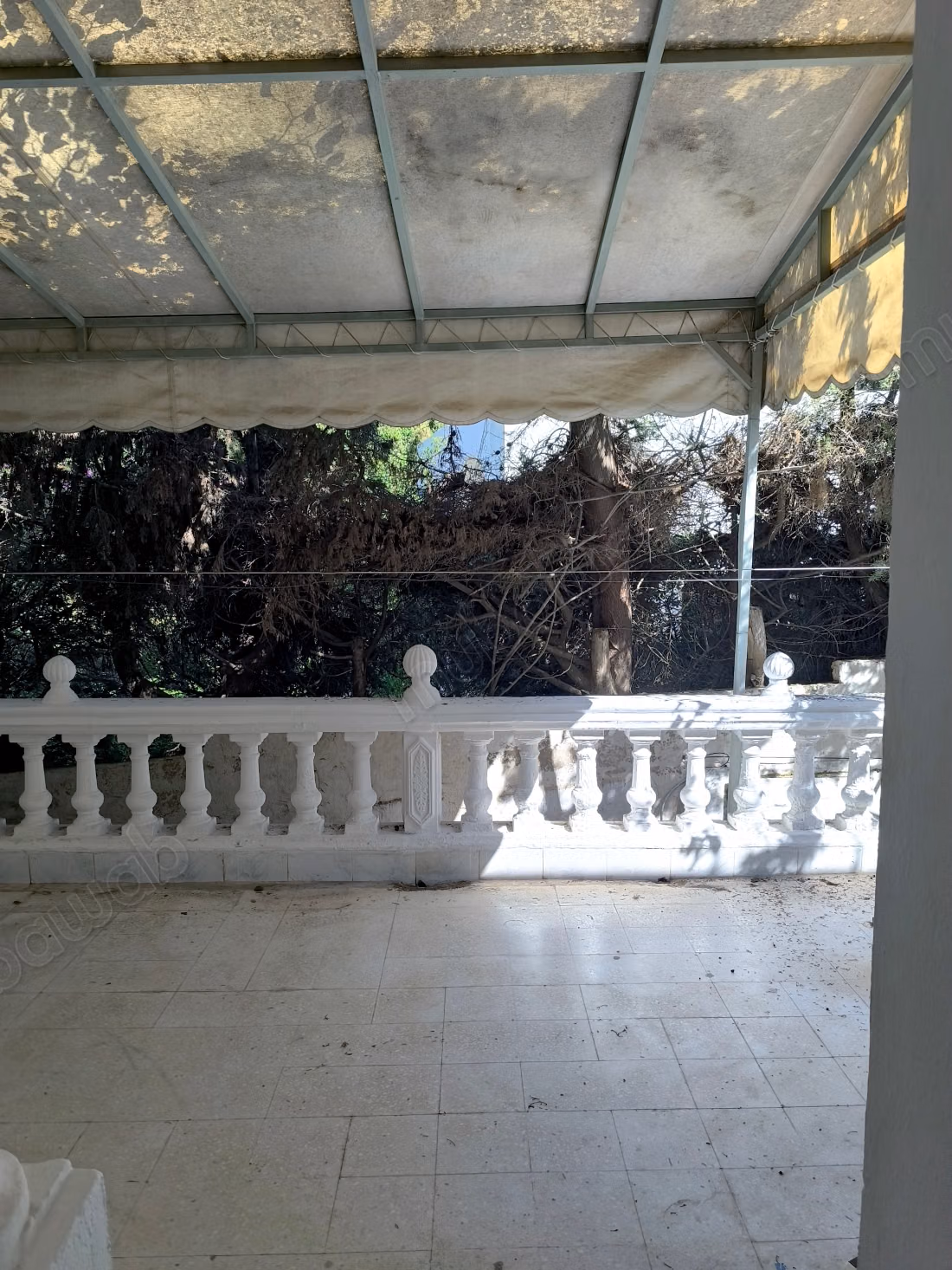 Villa de haut standing à louer à Gammarth Supérieur. Surface de 850 m². Double vitrage et chauffage central