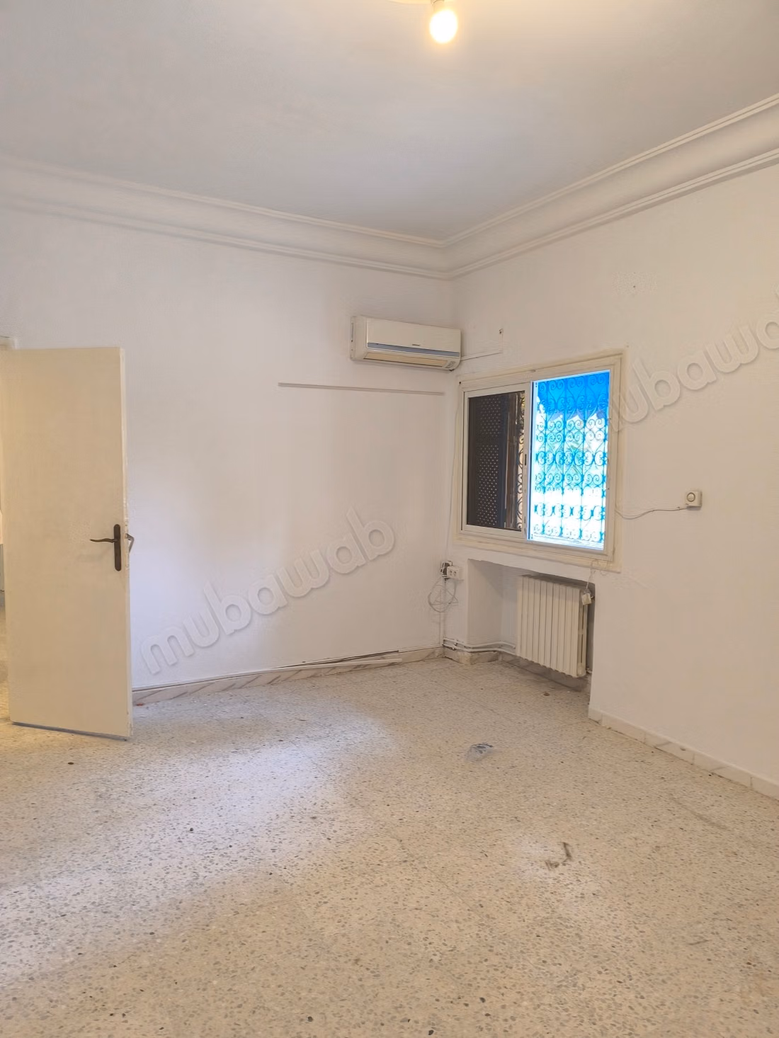Villa de haut standing à louer à Gammarth Supérieur. Surface de 850 m². Double vitrage et chauffage central