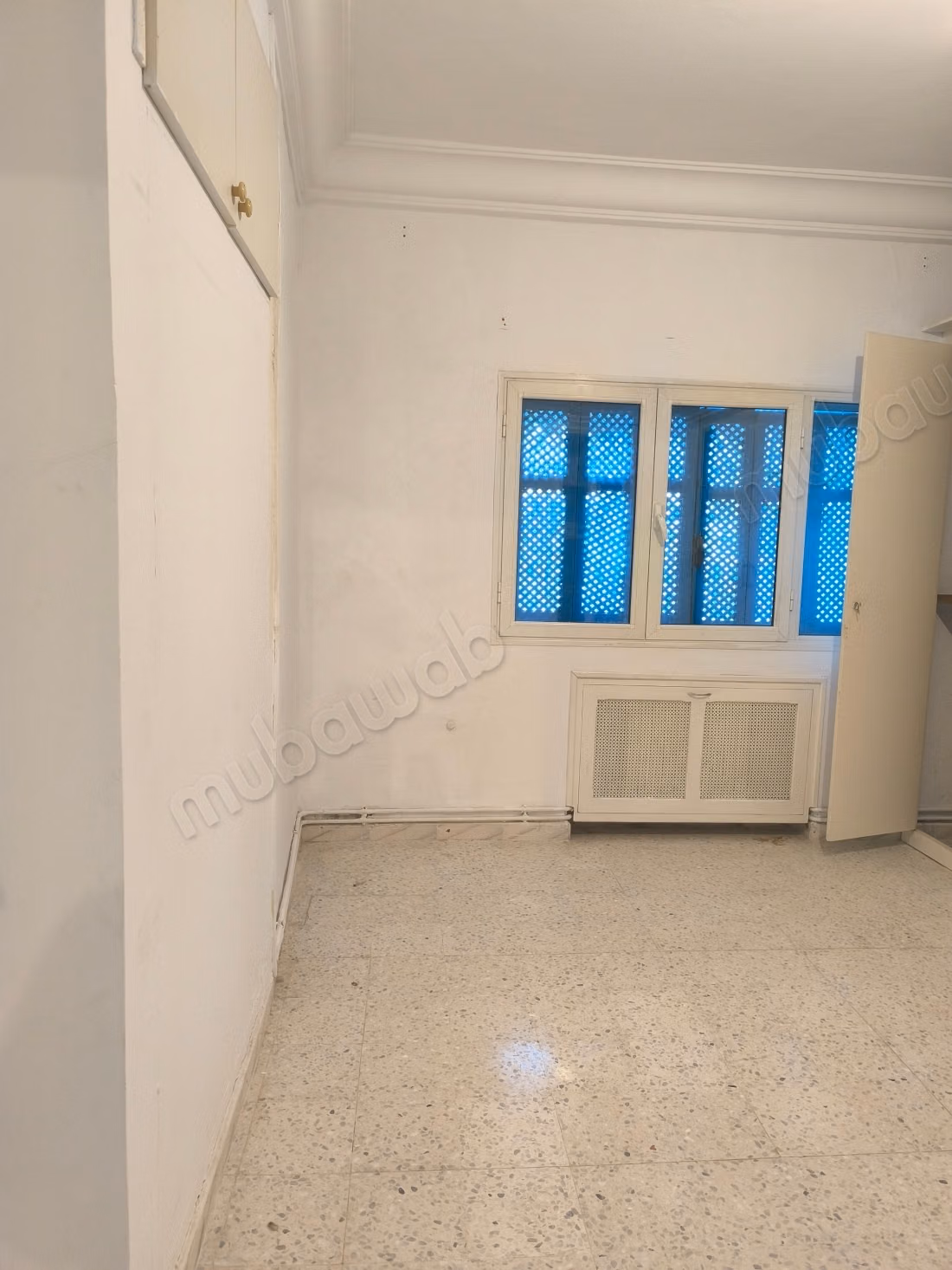 Villa de haut standing à louer à Gammarth Supérieur. Surface de 850 m². Double vitrage et chauffage central