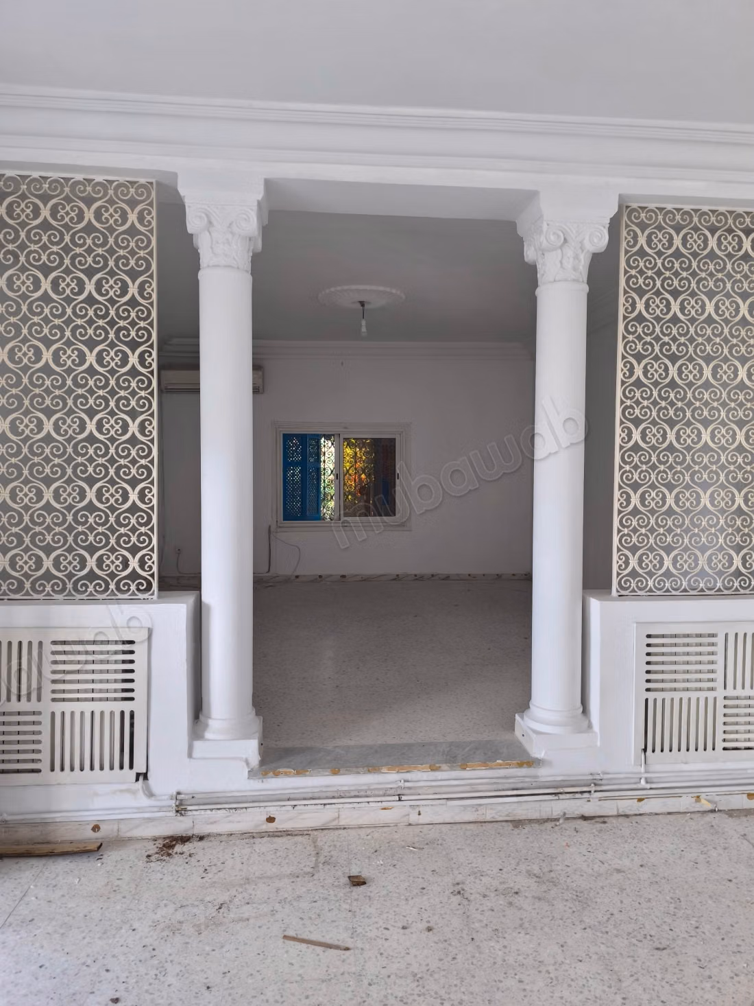 Villa de haut standing à louer à Gammarth Supérieur. Surface de 850 m². Double vitrage et chauffage central