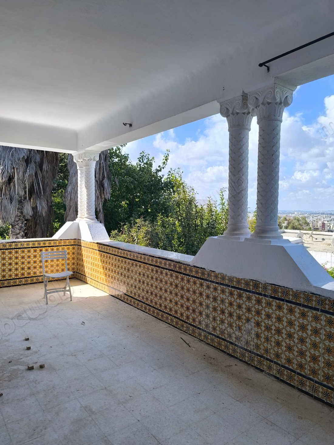 Villa de haut standing à louer à Gammarth Supérieur. Surface de 850 m². Double vitrage et chauffage central