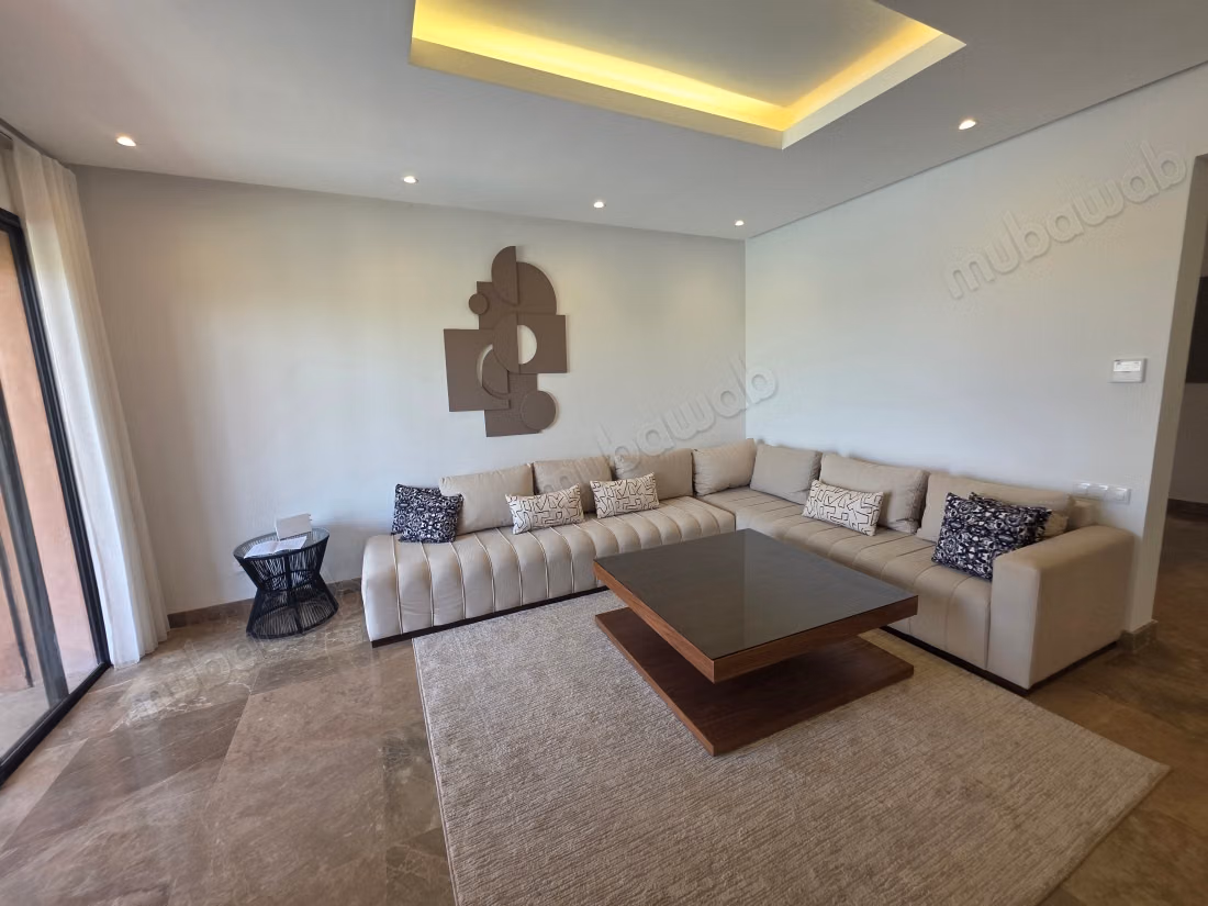 Belle maison en location à Ourika. 
5 grandes pièces. 
Meublé