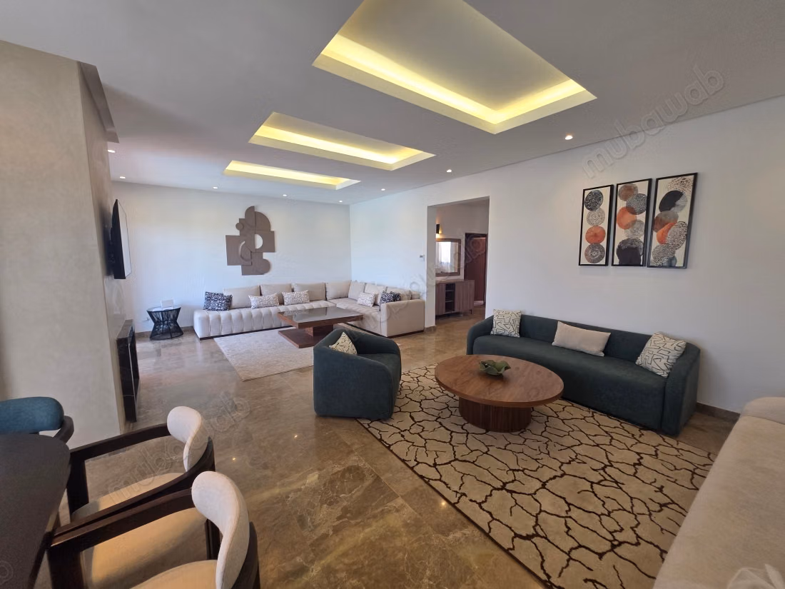 Belle maison en location à Ourika. 
5 grandes pièces. 
Meublé