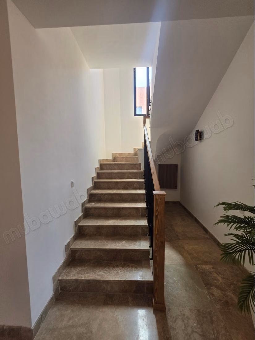 Belle maison en location à Ourika. 
5 grandes pièces. 
Meublé