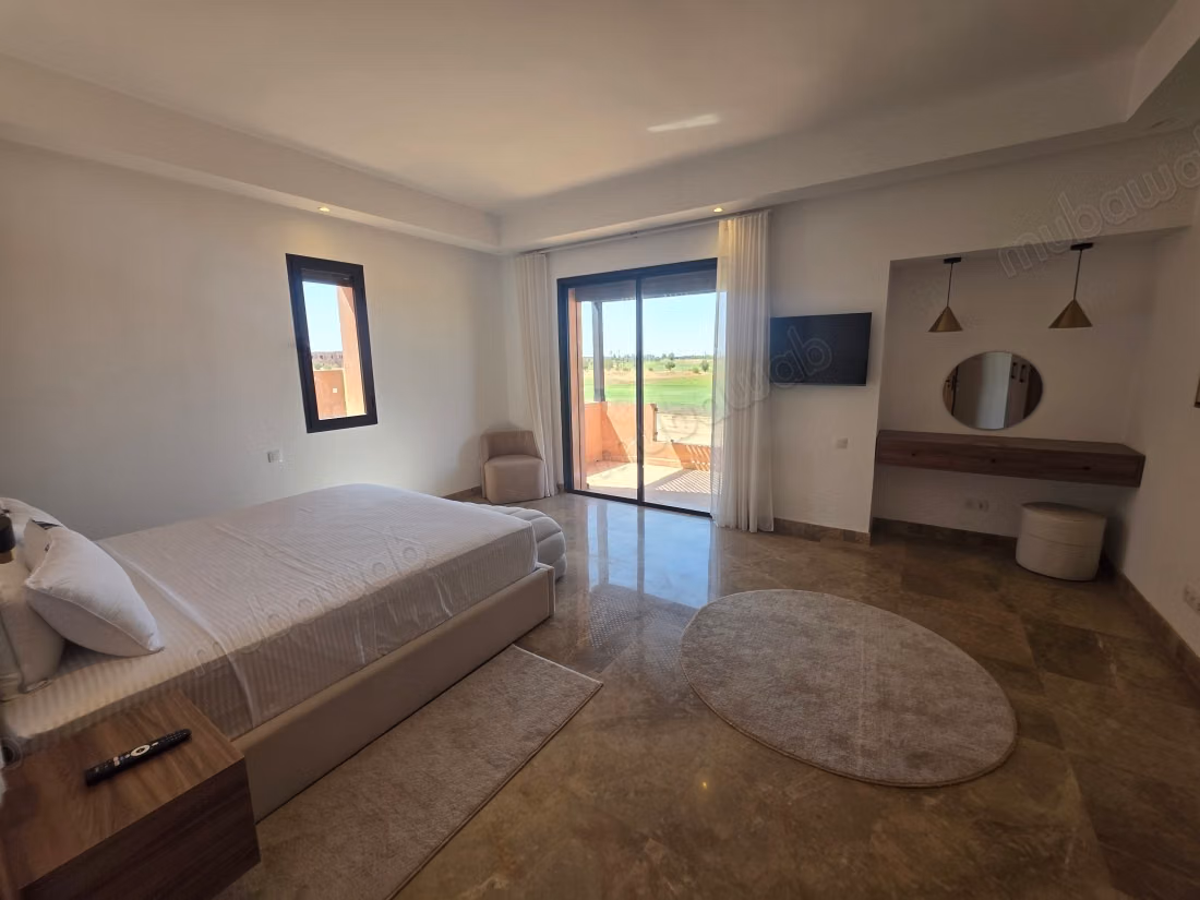 Belle maison en location à Ourika. 
5 grandes pièces. 
Meublé