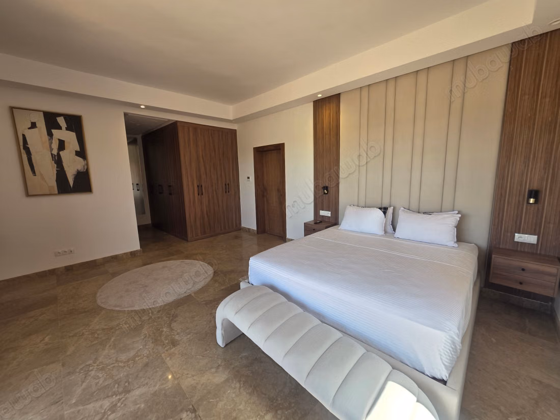 Belle maison en location à Ourika. 
5 grandes pièces. 
Meublé