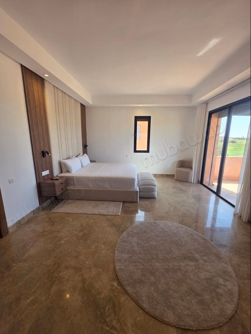 Belle maison en location à Ourika. 
5 grandes pièces. 
Meublé