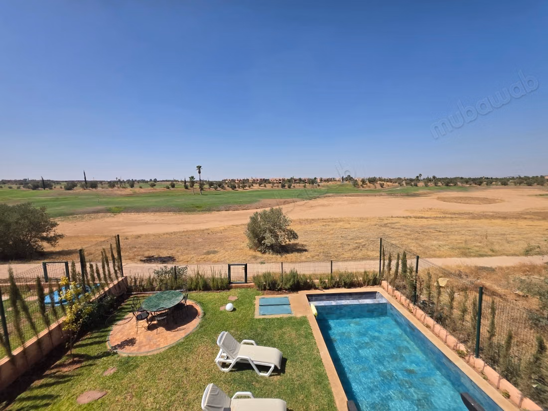 Belle maison en location à Ourika. 
5 grandes pièces. 
Meublé