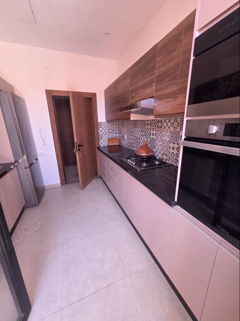 Belle maison en location à Ourika. 
5 grandes pièces. 
Meublé