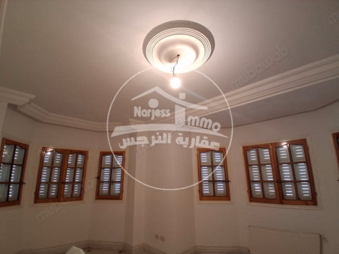 1er Etage S4 moitié du Toit à vendre à côté de la