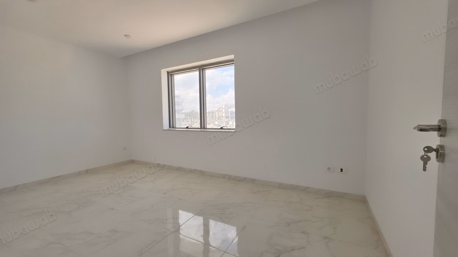 À louer un bureau de 5 pièces au lac 3