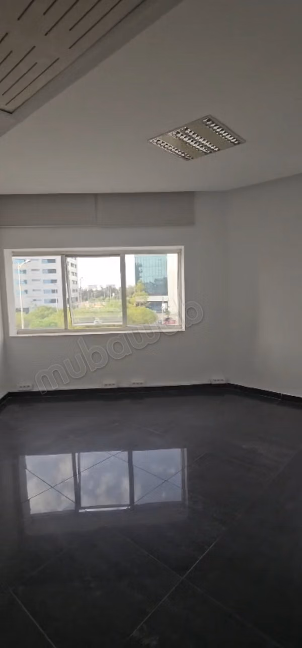 Beautiful offices for rent in Sidi Daoued. Area of 80 m². Concierge service, air conditioning