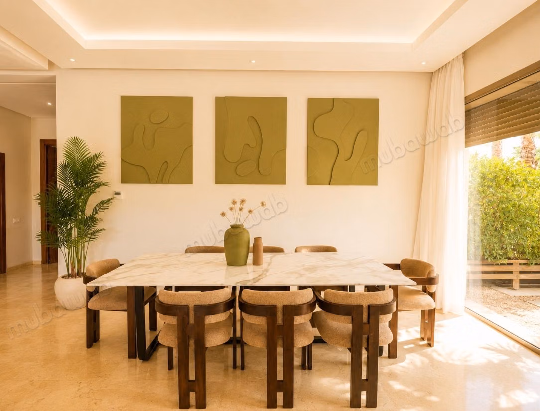 Villa with 5 suites and heated pool for subletting