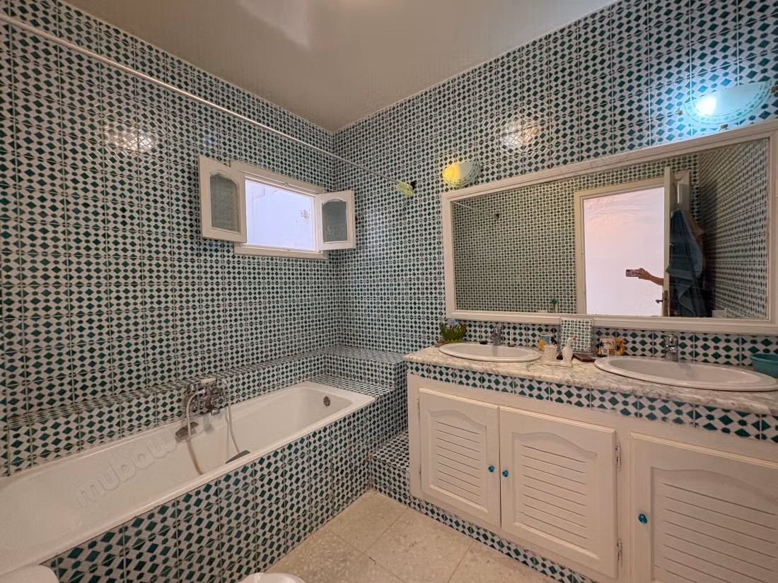 Appartement en location à La Marsa. 2 chambres spacieuses. Meublé