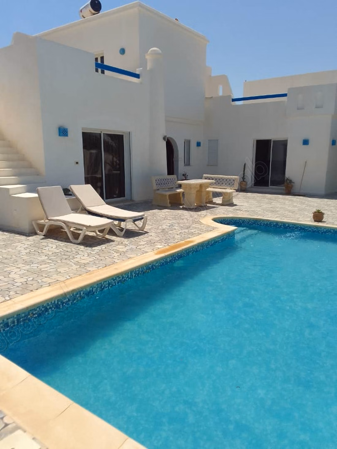 Casa ben tenuta con piscina