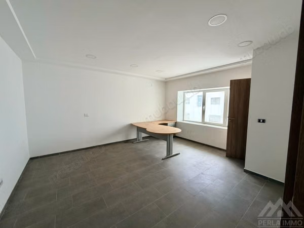 Office for rent in Jardin d'El Menzah 2
