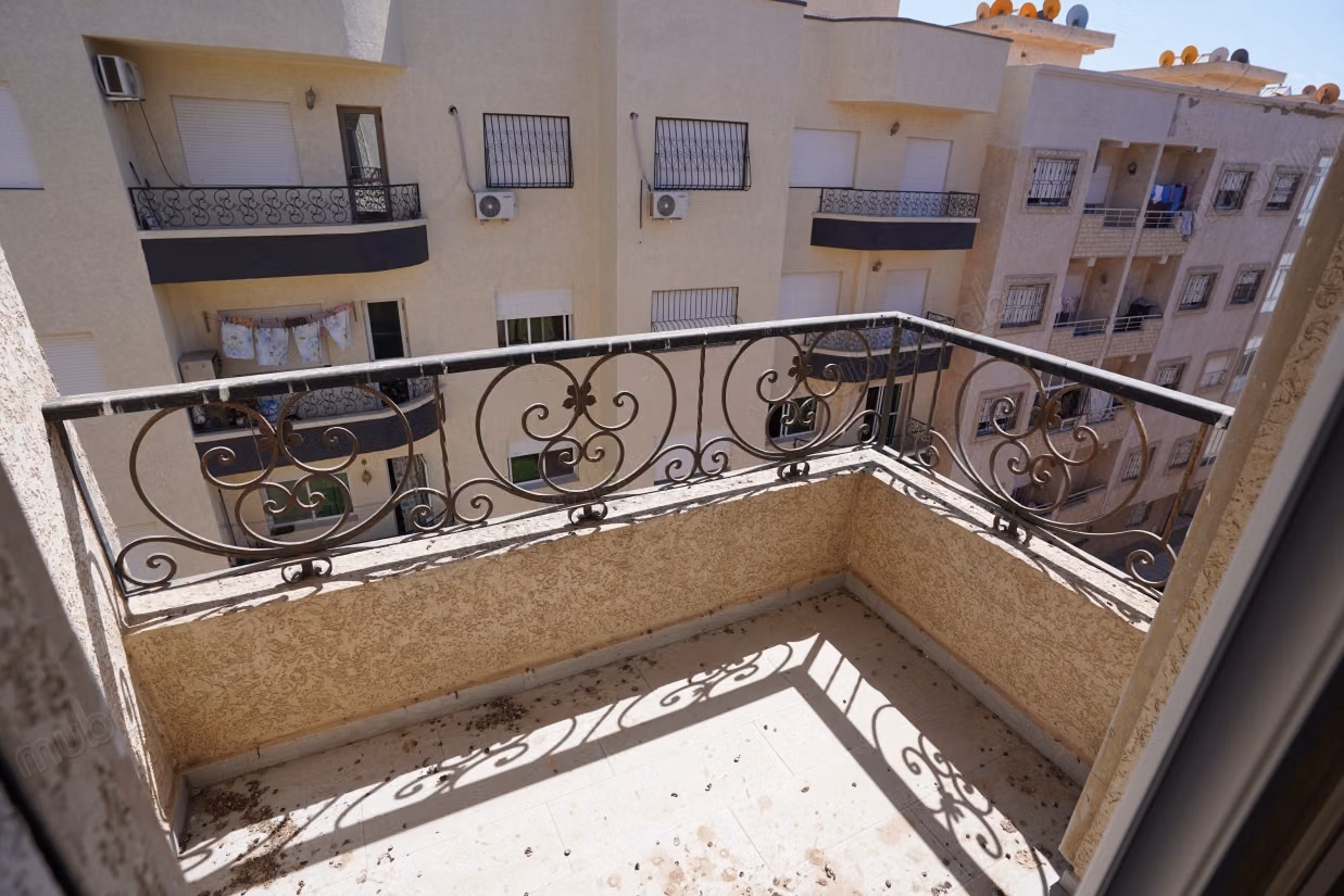 Apartment for sale in Martil with 3 rooms and an area of 100 square meters