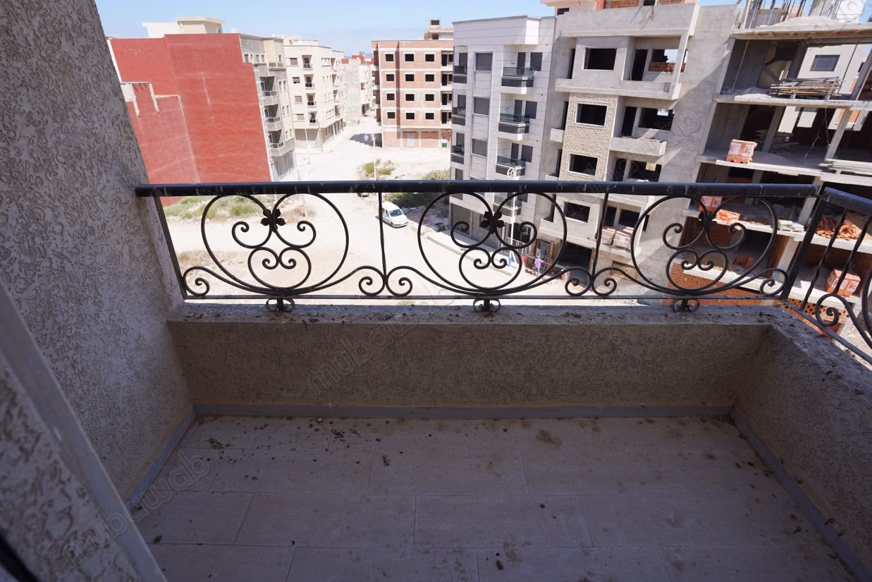 Apartment for sale in Martil with 3 rooms and an area of 100 square meters
