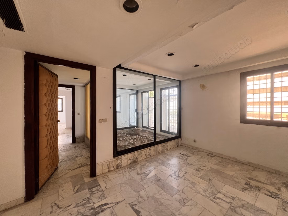 A louer BUREAU 250m2 à Charguia 2
