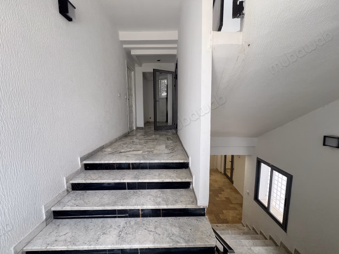 A louer BUREAU 250m2 à Charguia 2