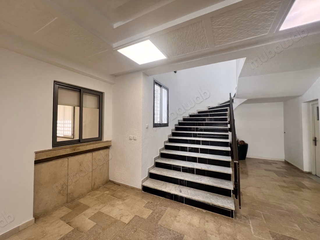A louer BUREAU 250m2 à Charguia 2