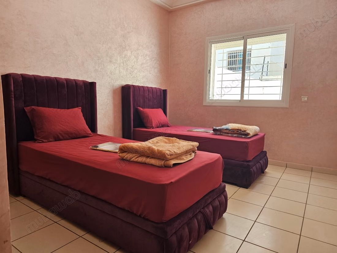 Rent this apartment in Mimosas. 2 bedrooms. Traditional Moroccan living room, secure residence