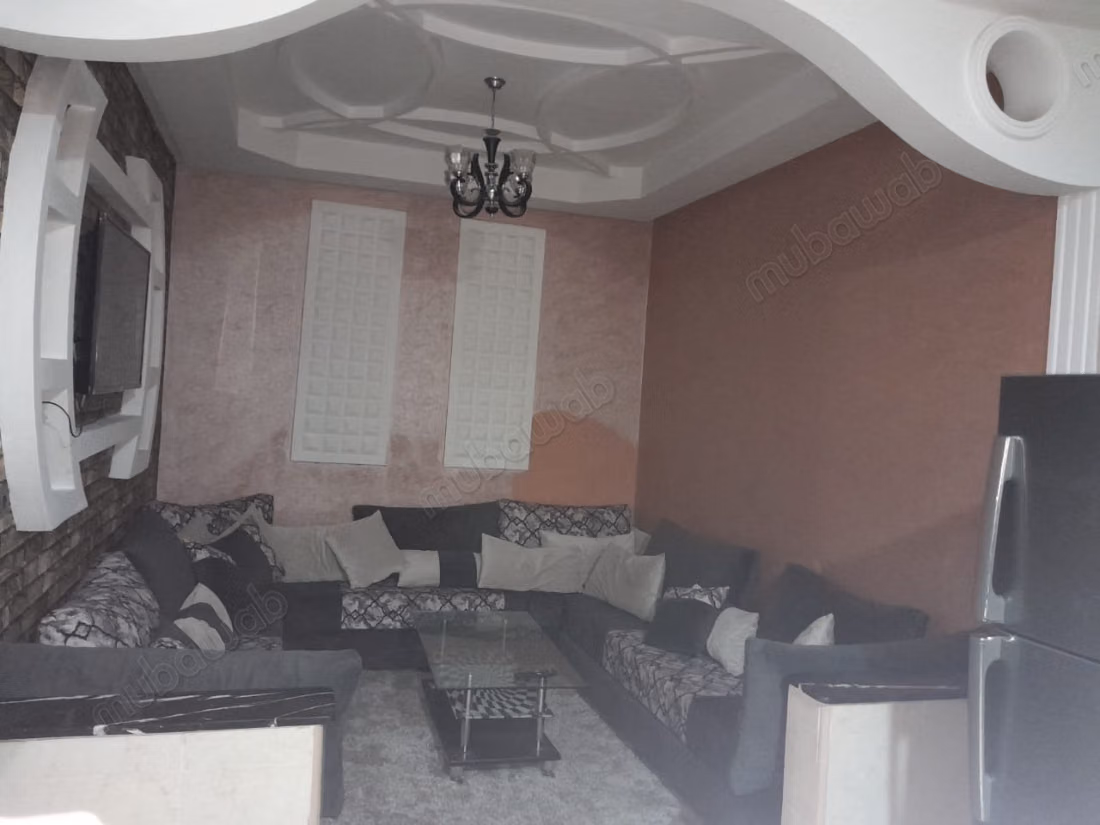 Location d'un appartement à Mouna. 3 belles chambres. Salon Marocain, sécurité