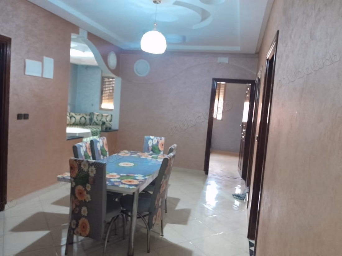 Location d'un appartement à Mouna. 3 belles chambres. Salon Marocain, sécurité