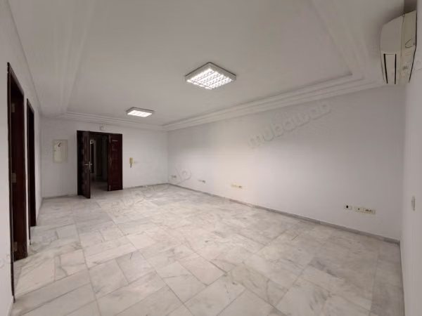 AFFITTASI Ufficio a Montplaisir