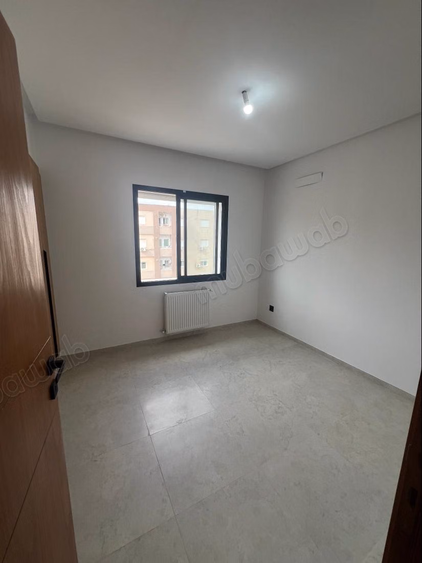 Affitta questo appartamento a La Soukra City. 2 camere confortevoli. Servizio di portineria e aria condizionata.