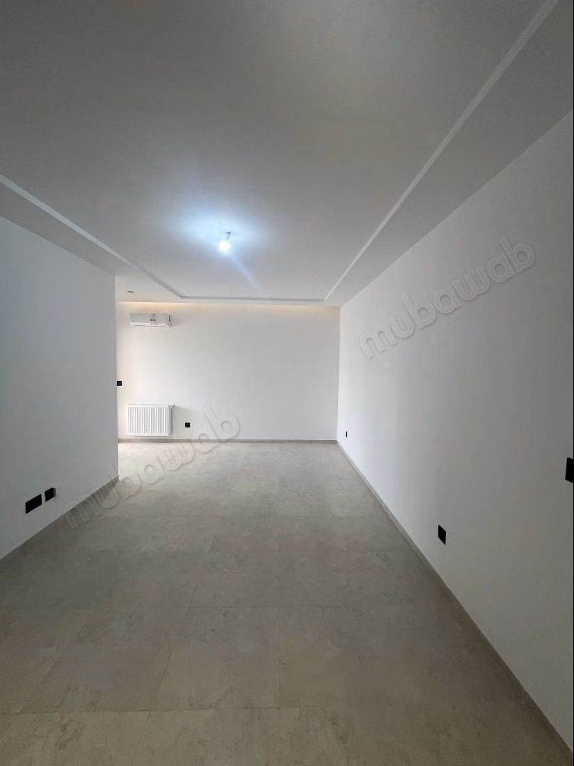 Affitta questo appartamento a La Soukra City. 2 camere confortevoli. Servizio di portineria e aria condizionata.