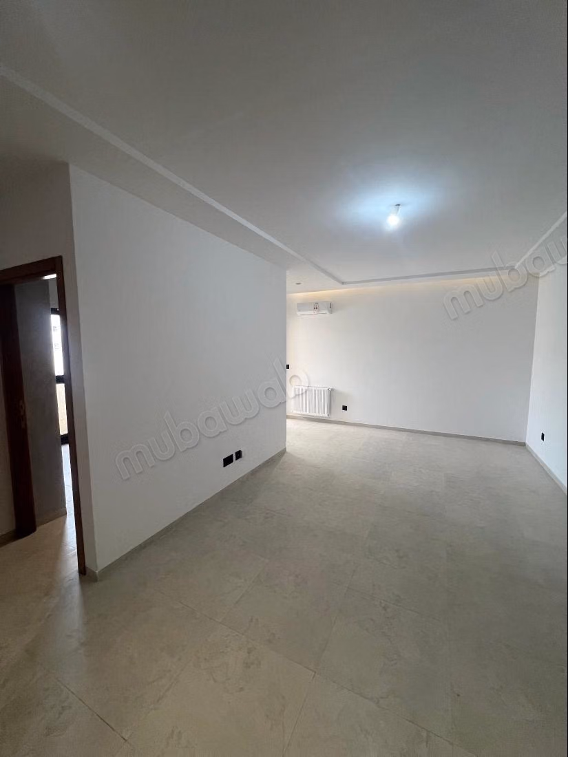 Affitta questo appartamento a La Soukra City. 2 camere confortevoli. Servizio di portineria e aria condizionata.