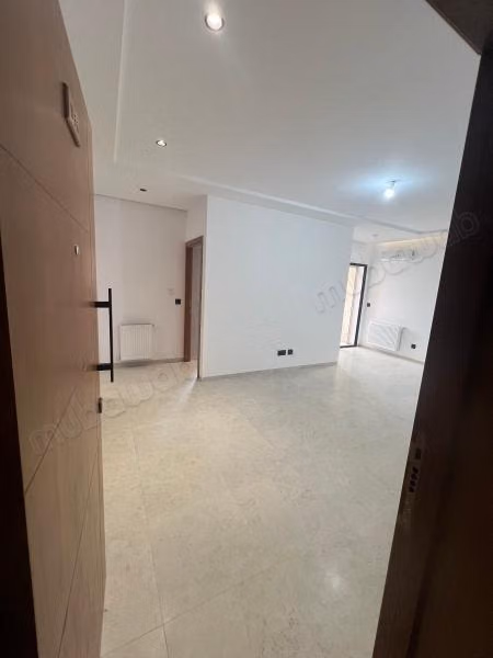Affitta questo appartamento a La Soukra City. 2 camere confortevoli. Servizio di portineria e aria condizionata.