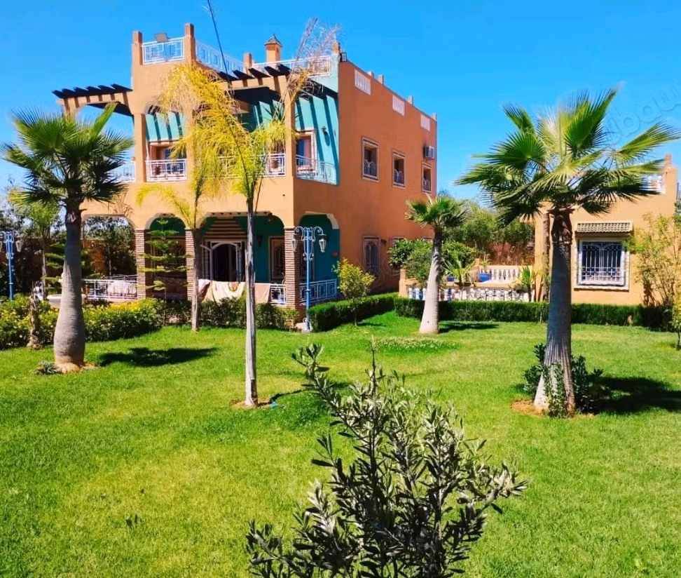 Luxurious villa for sale in Ourika. Total area 1000 m². Balcony and garden