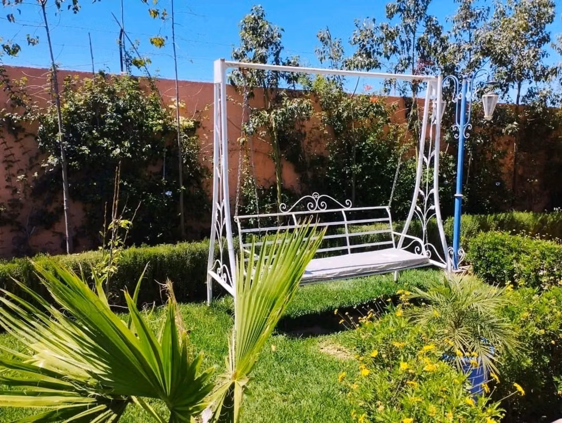 Luxurious villa for sale in Ourika. Total area 1000 m². Balcony and garden