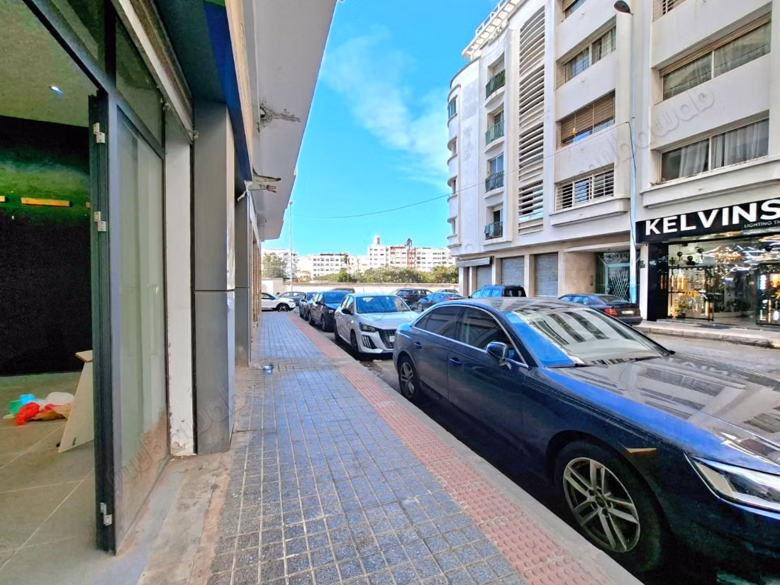Spazio commerciale in affitto a Borgogna