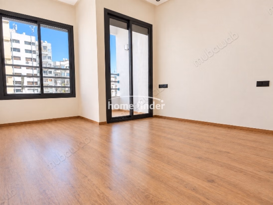 Studio neuf à louer au Hôpitaux 
48 m²