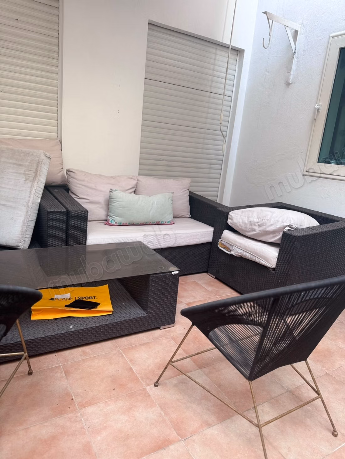 Louez cet appartement à Derb Ghalef. 
2 grandes pièces. 
Ascenseur et terrasse