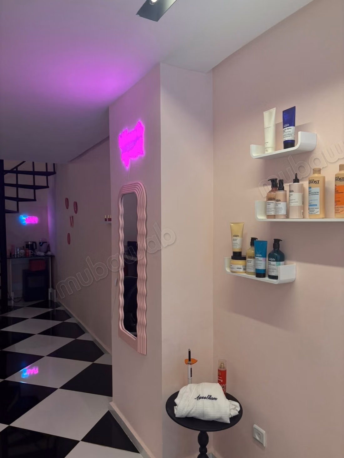À vendre – société avec salon de coiffure femme